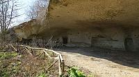 Скален манастир Кара пещера в село Манастир 